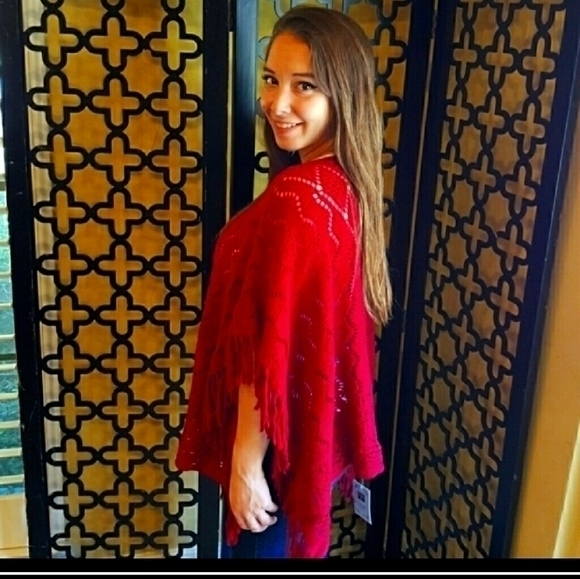 NWT Soft and Cozy Red Poncho One Size‎ - Picture 1 of 4
